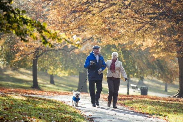 Hoe begin je een gesprek over persoonlijke alarmsystemen met je ouders?